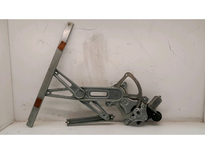 ELEVALUNAS DELANTERO DERECHO TOYOTA AURIS 2007