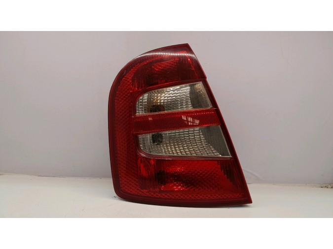 PILOTO TRASERO IZQUIERDO SKODA FABIA 2001