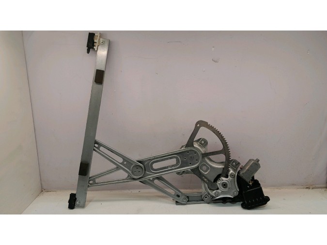 ELEVALUNAS DELANTERO DERECHO TOYOTA AURIS 2012