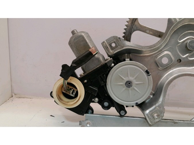 ELEVALUNAS DELANTERO DERECHO TOYOTA AURIS 2012