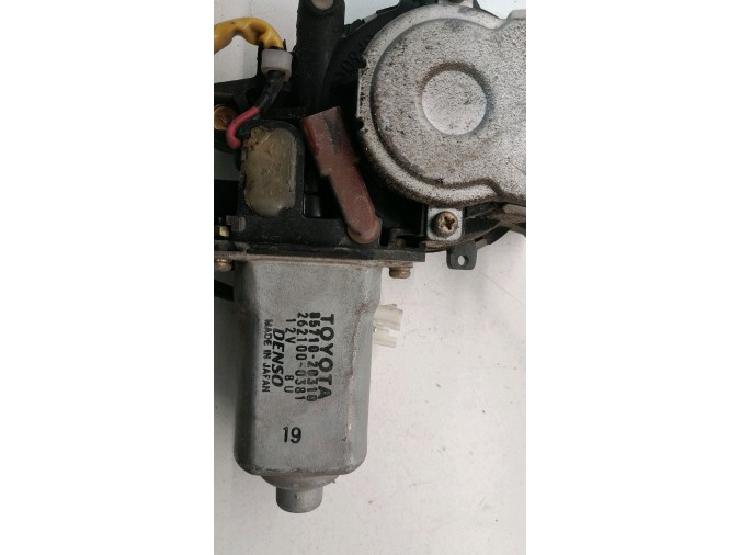 ELEVALUNAS DELANTERO DERECHO TOYOTA CELICIA 2000