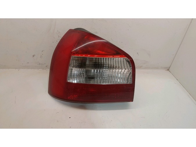 PILOTO TRASERO IZQUIERDO AUDI A3 2000