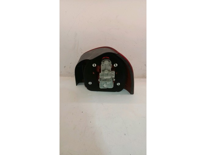 PILOTO TRASERO IZQUIERDO AUDI A3 2000