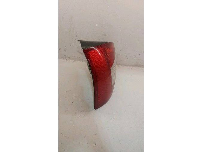 PILOTO TRASERO IZQUIERDO AUDI A3 2000