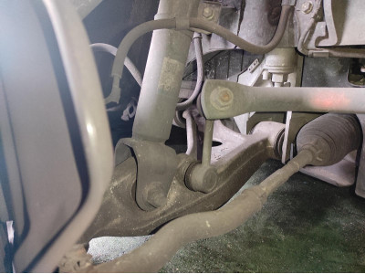BRAZO SUSPENSION INFERIOR DELANTERO DERECHO LEXUS IS SERIES 2015