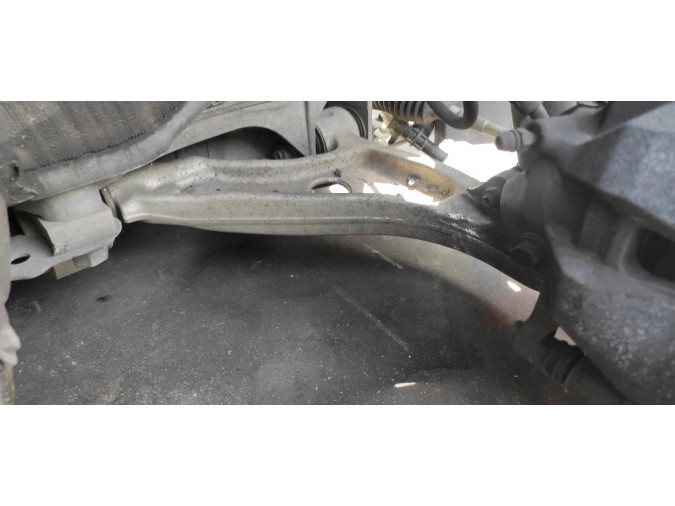 BRAZO SUSPENSION INFERIOR DELANTERO DERECHO LEXUS IS SERIES 2015