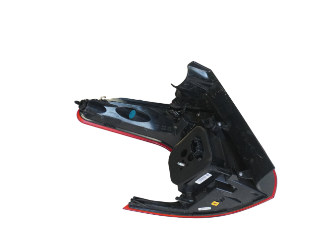 PILOTO TRASERO DERECHO EXTERIOR PEUGEOT 2008 THP 2018