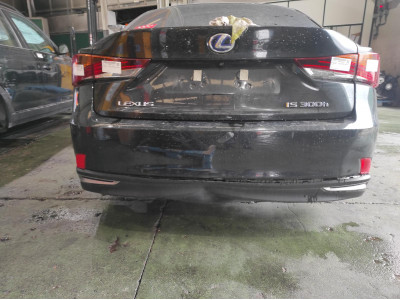 PARAGOLPES TRASERO LEXUS IS SERIES 2015