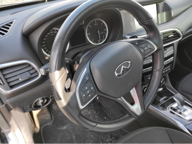 Volante INFINITI QX30 2019