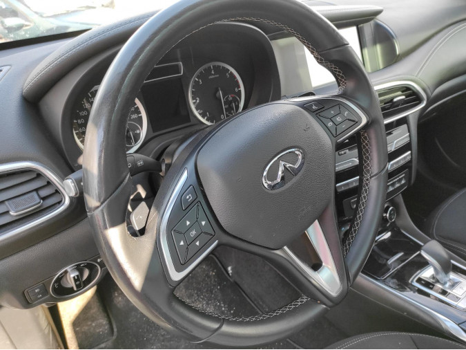 Volante INFINITI QX30 2019