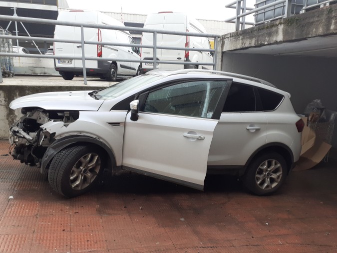 BISAGRA D.CAPO MOTOR FORD KUGA 2012