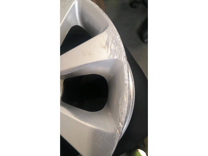 LLANTA DE ALUMINIO KIA RIO 2013