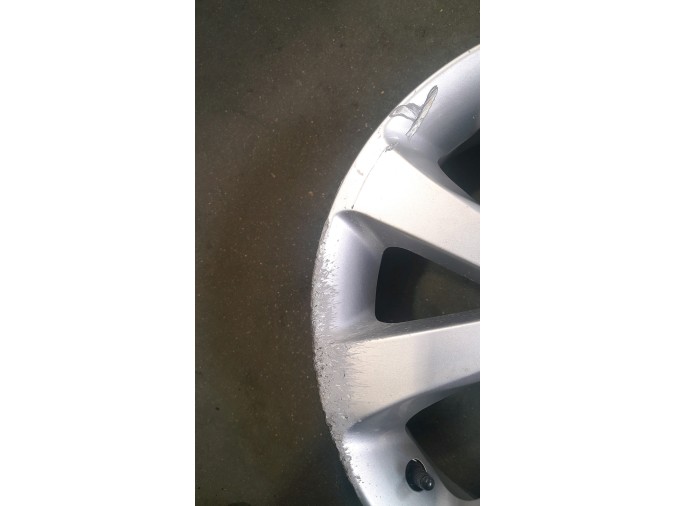 LLANTA DE ALUMINIO KIA RIO 2013