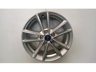LLANTA FORD FOCUS 2015
