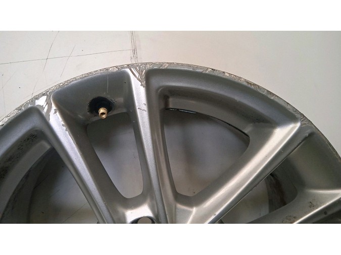 LLANTA FORD FOCUS 2015