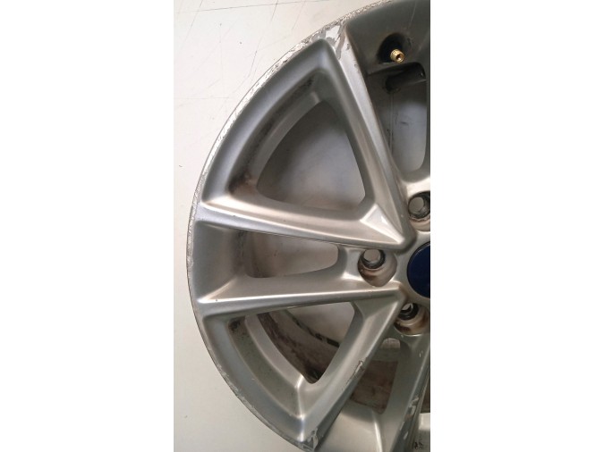 LLANTA FORD FOCUS 2015