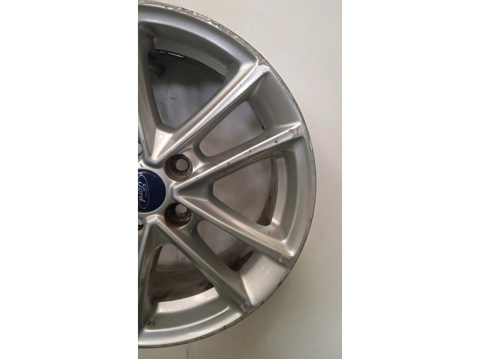 LLANTA FORD FOCUS 2015