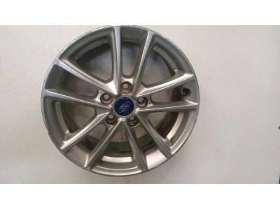 LLANTA FORD FOCUS 2015