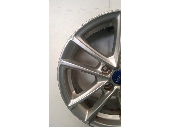 LLANTA FORD FOCUS 2015
