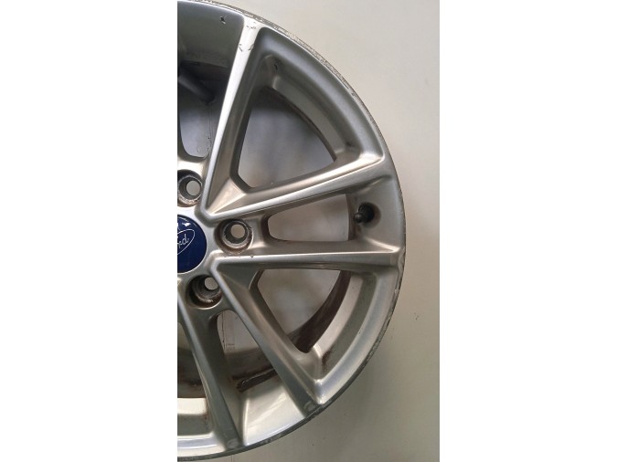LLANTA FORD FOCUS 2015