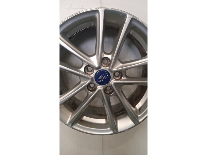 LLANTA FORD FOCUS 2015