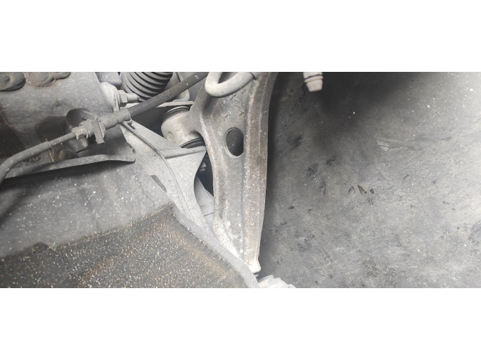 BRAZO SUSPENSION INFERIOR DELANTERO DERECHO LEXUS IS SERIES 2015