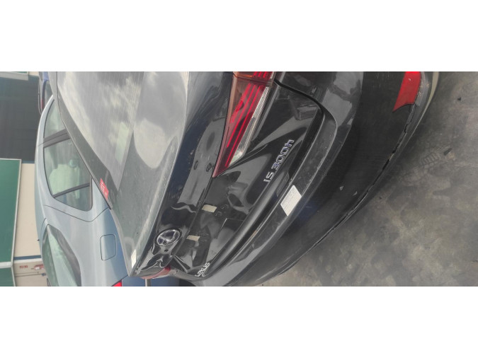 PORTON TRASERO LEXUS IS SERIES 2015