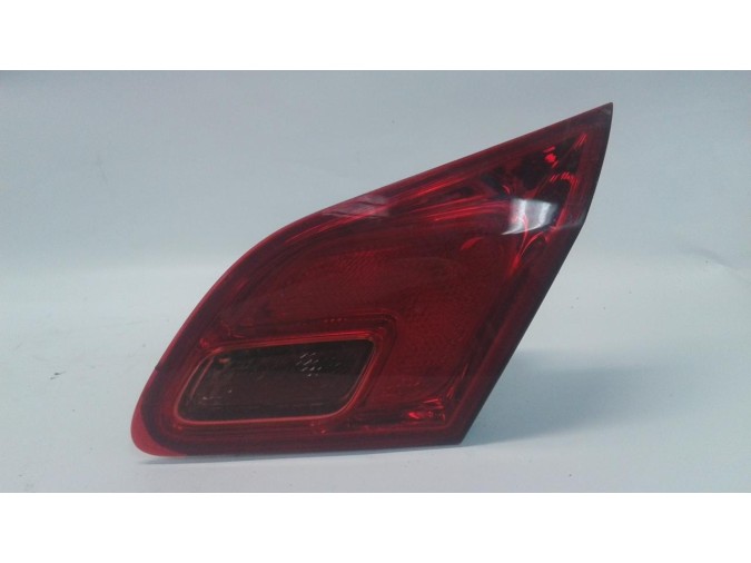 PILOTO TRASERO DERECHO OPEL ASTRA 2011