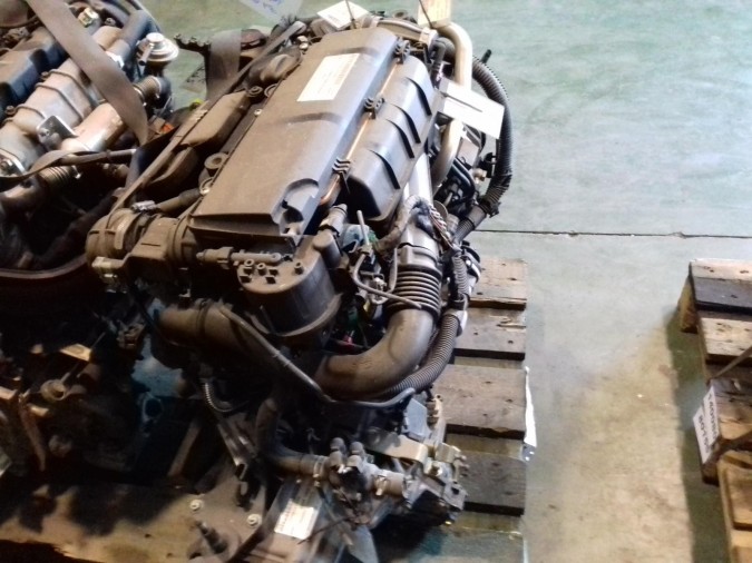 MOTOR CON ACCESORIOS SIN CAJA DE CAMBIOS PEUGEOT 206 2002