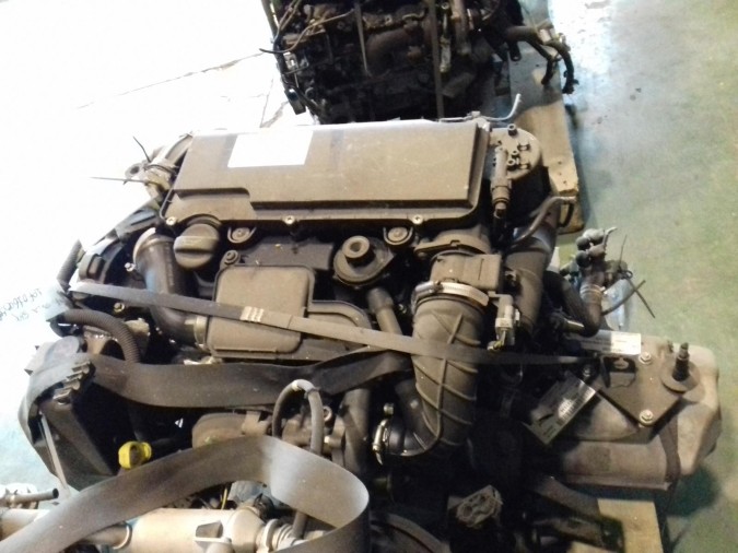 MOTOR CON ACCESORIOS SIN CAJA DE CAMBIOS PEUGEOT 206 2002