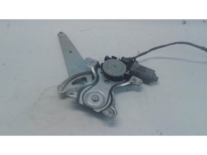 ELEVALUNAS TRASERO DERECHO LEXUS IS SERIES 2000