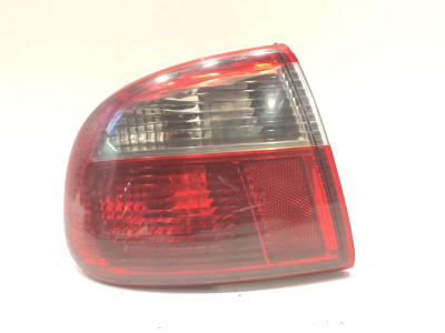 PILOTO TRASERO IZQUIERDO VOLKSWAGEN PASSAT 2000