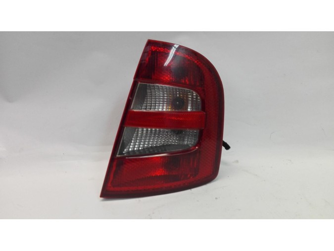 PILOTO TRASERO DERECHO SKODA FABIA 2000