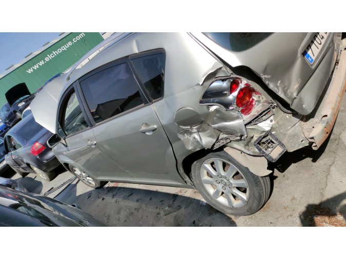 PILOTO TRASERO DERECHO TOYOTA COROLLA VERSO 2006