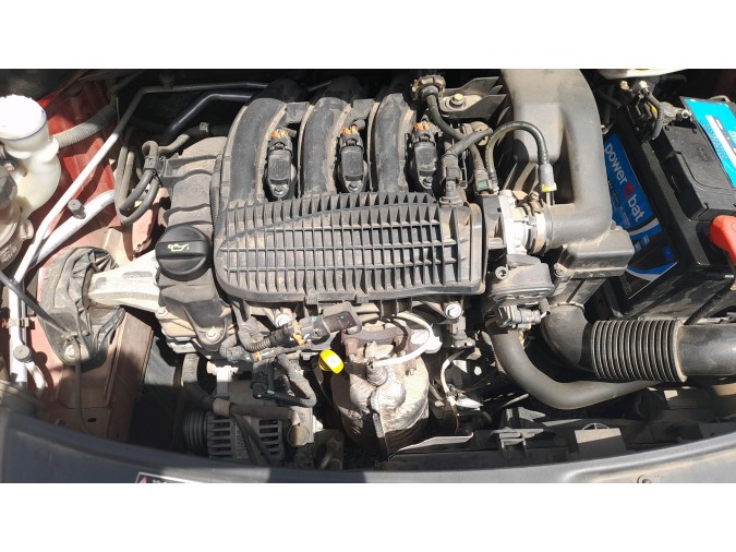 Consola central PEUGEOT 208 VTI 2012