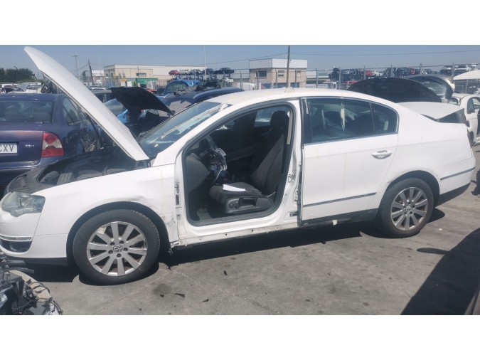 CERRADURA PUERTA TRASERA DERECHA VOLKSWAGEN PASSAT 2010