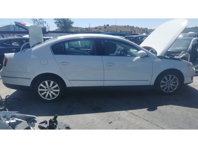 CERRADURA PUERTA TRASERA DERECHA VOLKSWAGEN PASSAT 2010