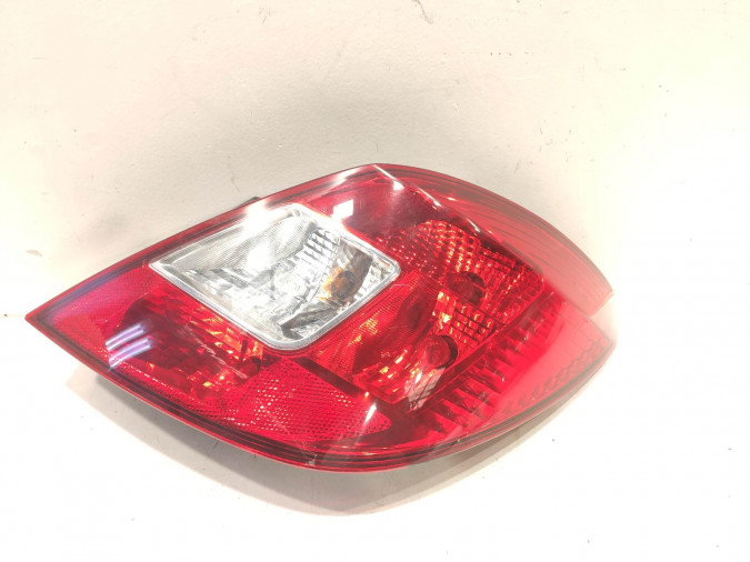 PILOTO TRASERO DERECHO OPEL CORSA 2014
