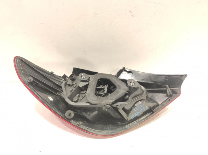 PILOTO TRASERO DERECHO OPEL CORSA 2014