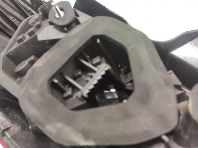 PILOTO TRASERO DERECHO OPEL CORSA 2014