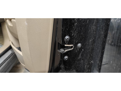 CERRADURA PUERTA DELANTERA DERECHA CADILLAC SRX 2008