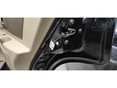 CERRADURA PUERTA TRASERA DERECHA CADILLAC SRX 2008