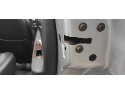 CERRADURA PUERTA TRASERA DERECHA CHRYSLER SEBRING 2003