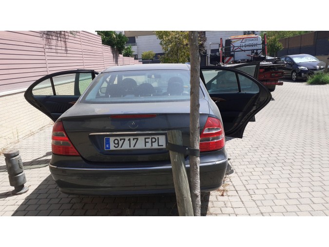 Autorradio MERCEDES E 270 CDI 2002