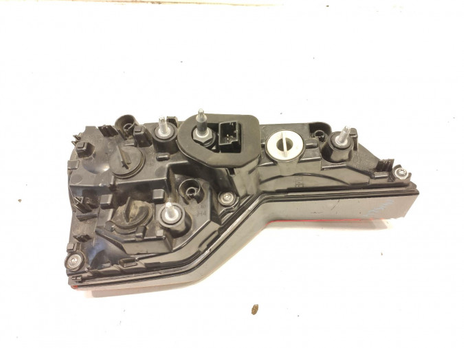 PILOTO TRASERO DERECHO AUDI A4 2019