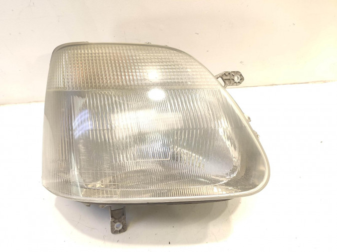 FARO DELANTERO DERECHO FORD FOCUS 2001