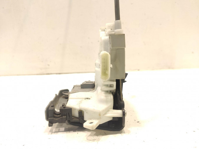 CERRADURA PUERTA DELANTERA DERECHA AUDI A4 2019