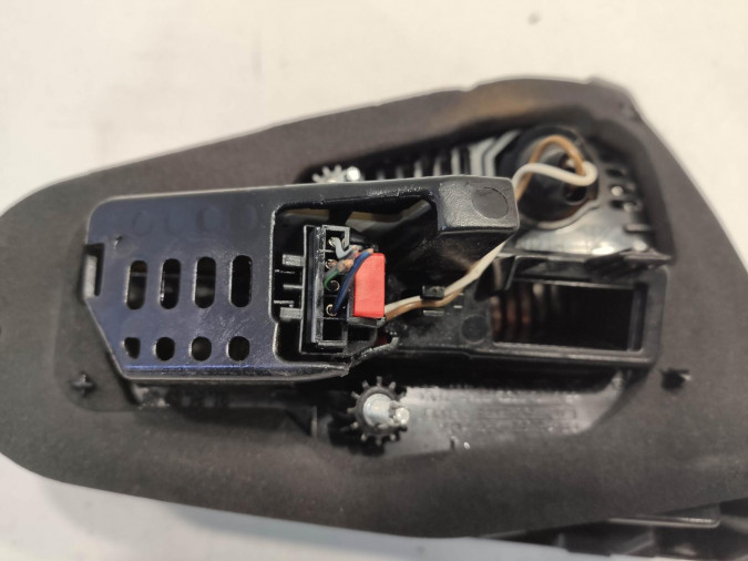 PILOTO TRASERO DERECHO INTERIOR VOLKSWAGEN GOLF 2015