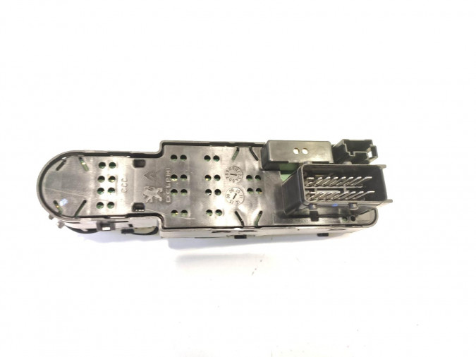 MANDO ELEVALUNAS DELANTERO IZQUIERDO CITROEN DS3 2011