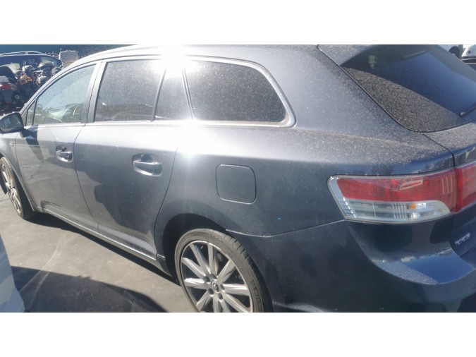 TABLERO INFERIOR TOYOTA AVENSIS 2010